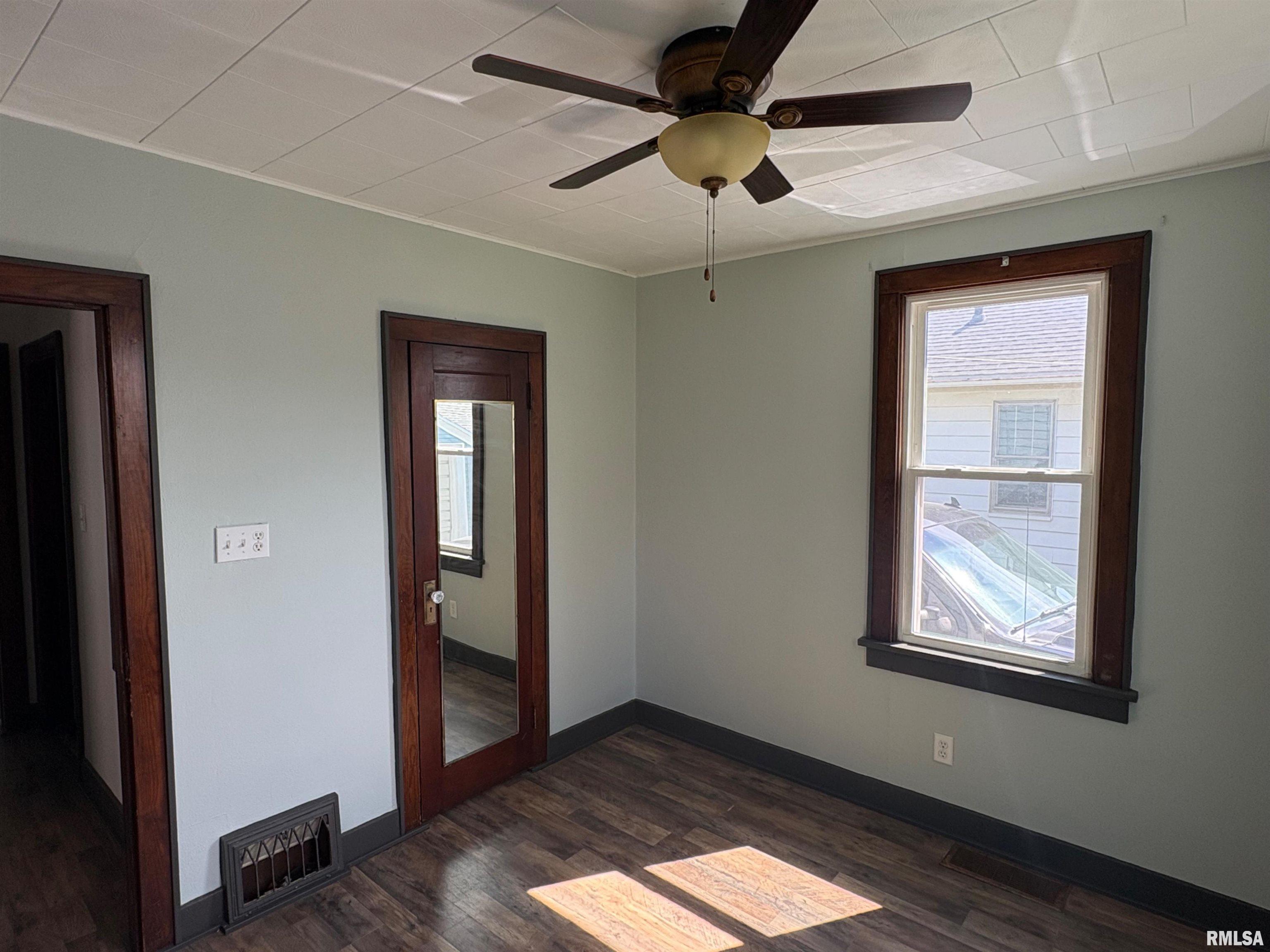 714 East Ash Street Canton, IL 61520 - Photo 17 of 40