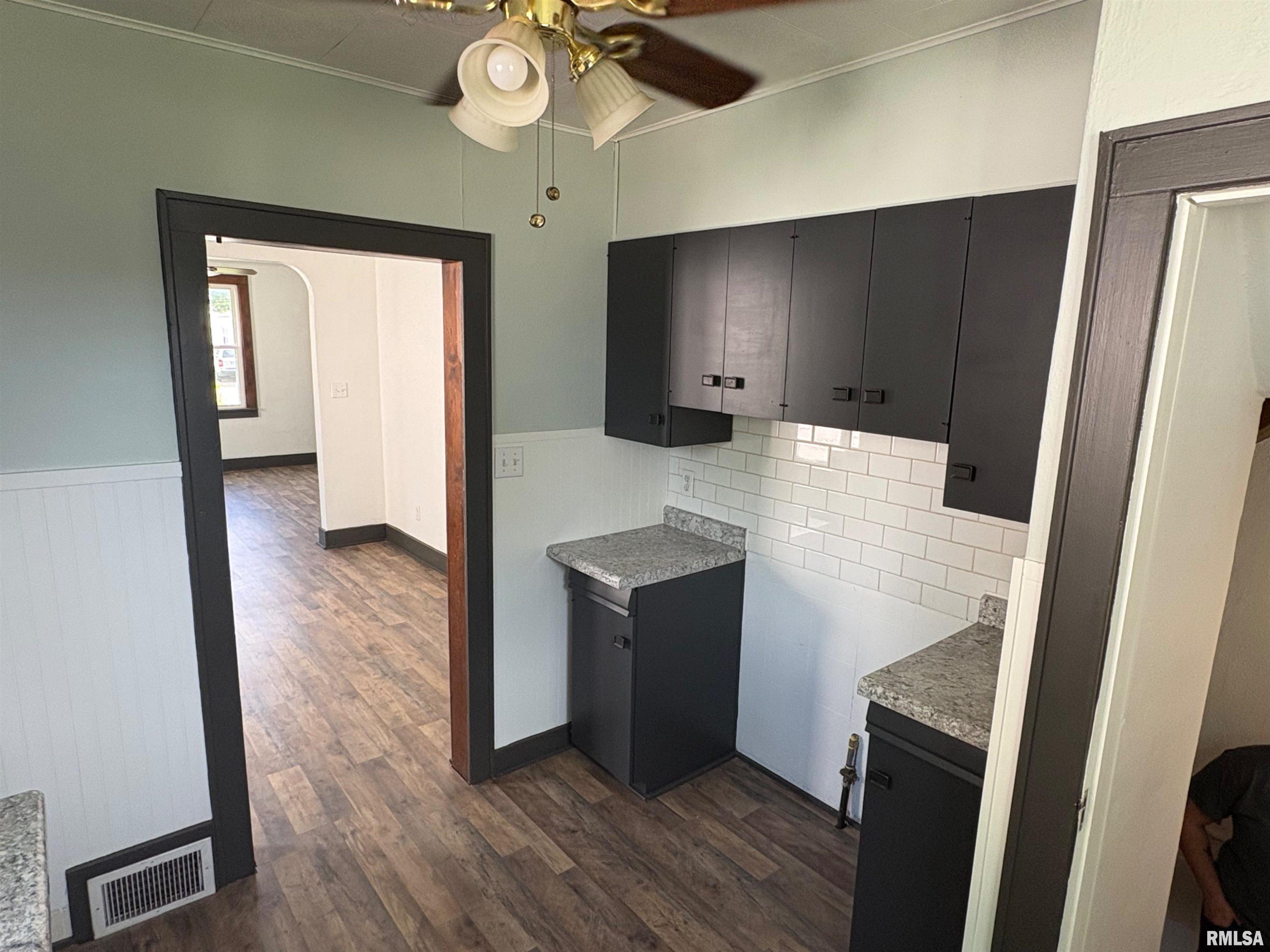 714 East Ash Street Canton, IL 61520 - Photo 6 of 40