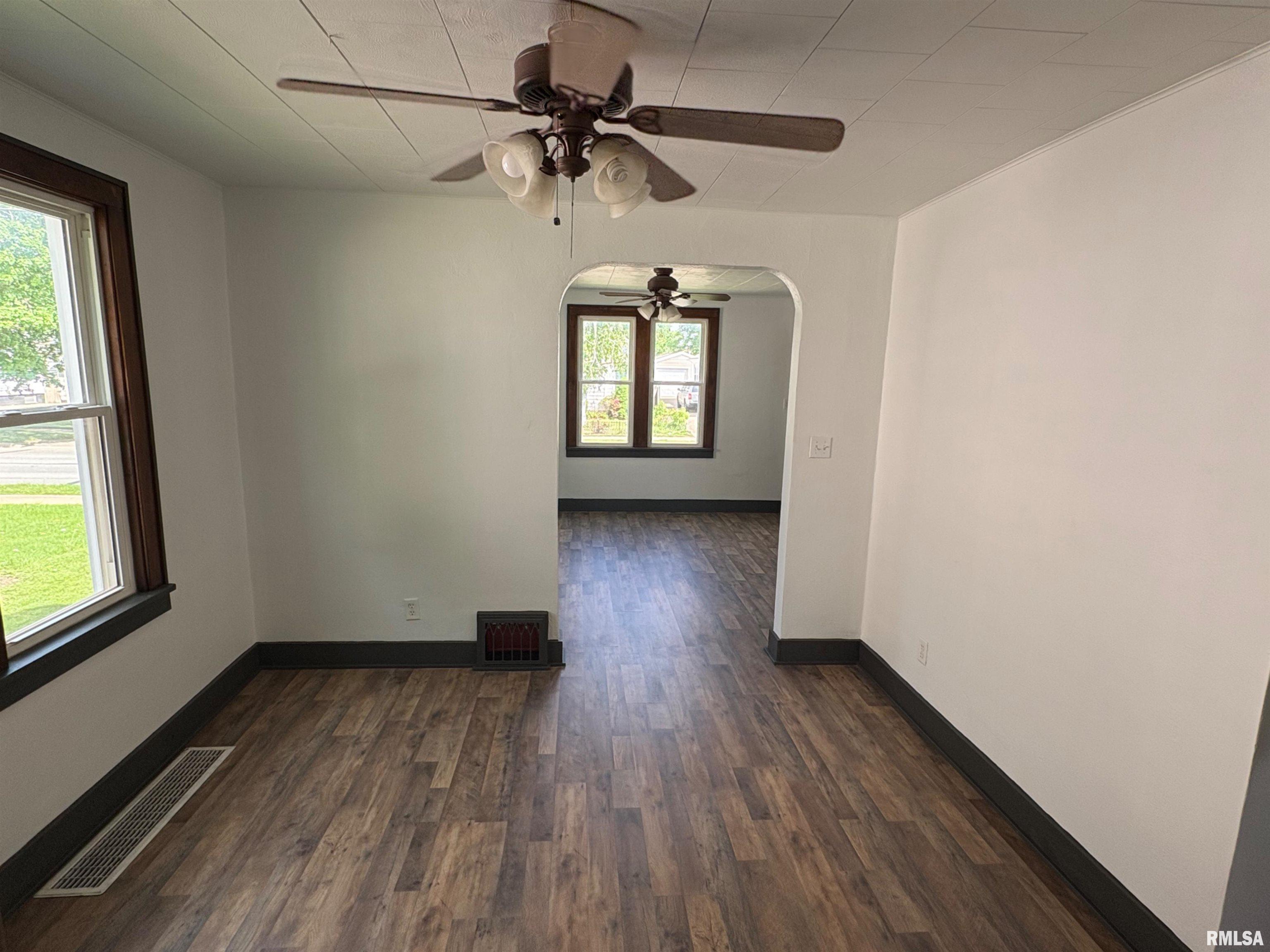 714 East Ash Street Canton, IL 61520 - Photo 9 of 40