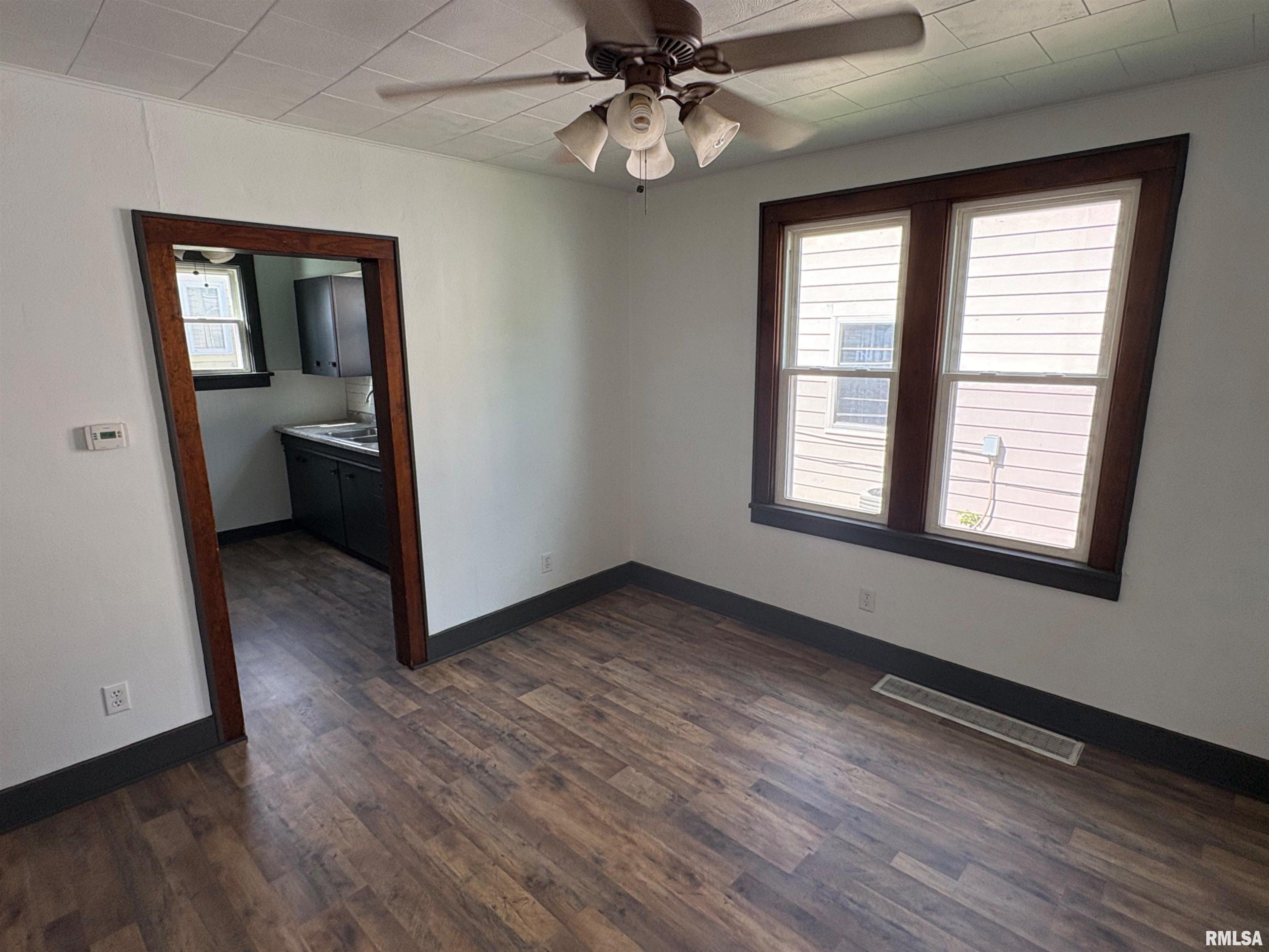 714 East Ash Street Canton, IL 61520 - Photo 10 of 40