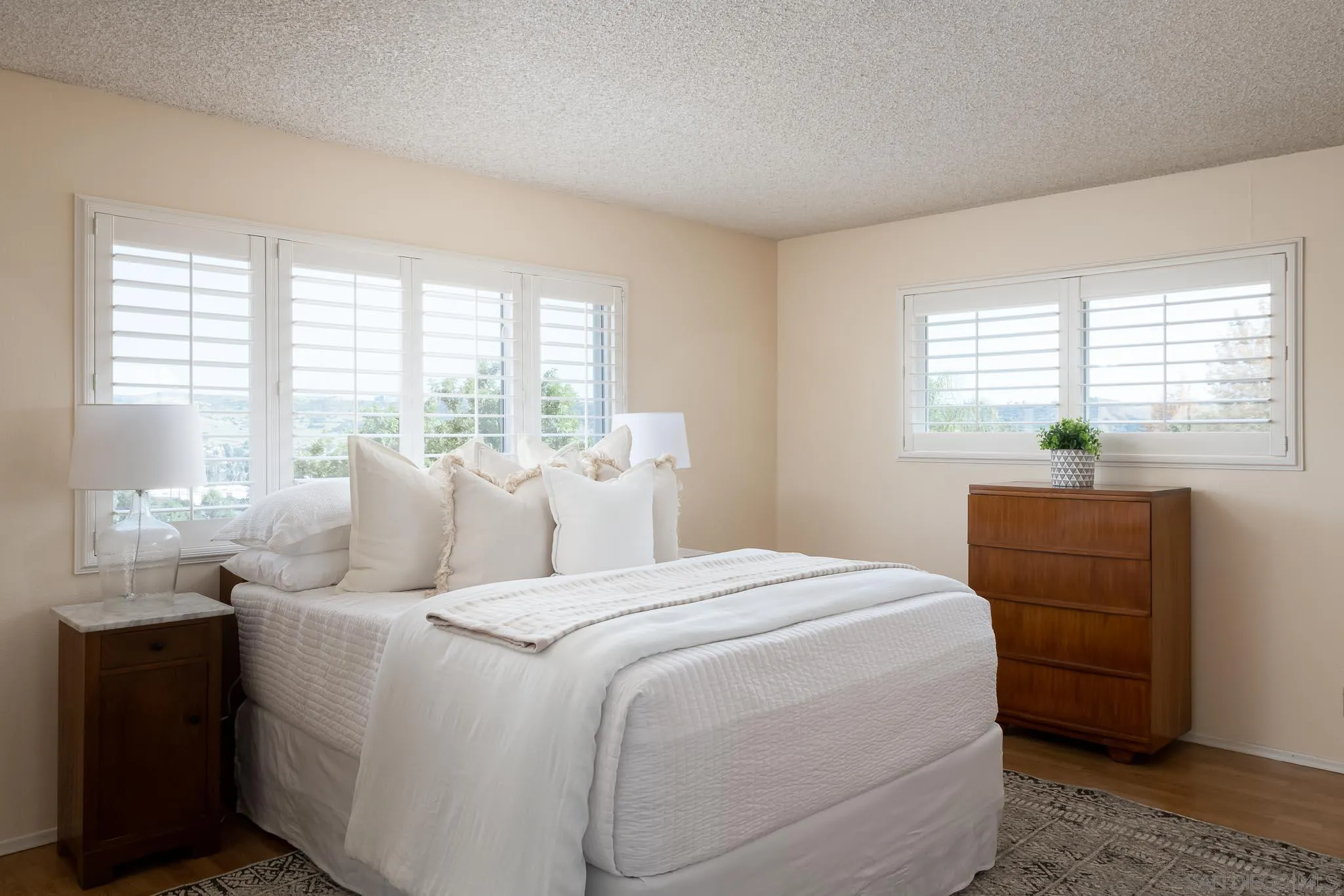 13995 Belvedere Drive Poway, CA 92064 - Photo 13 of 54 a bedroom with a bed and a window