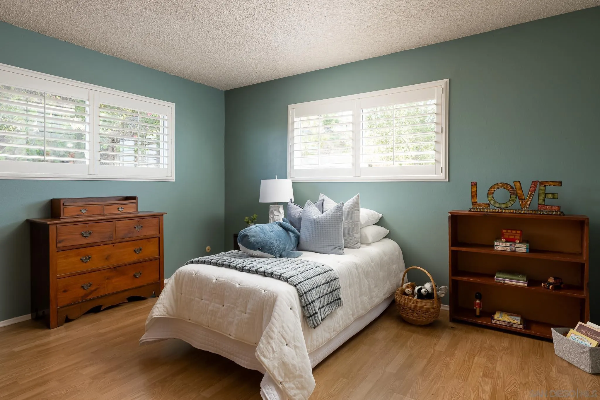 13995 Belvedere Drive Poway, CA 92064 - Photo 18 of 54 a bedroom with a bed and a window