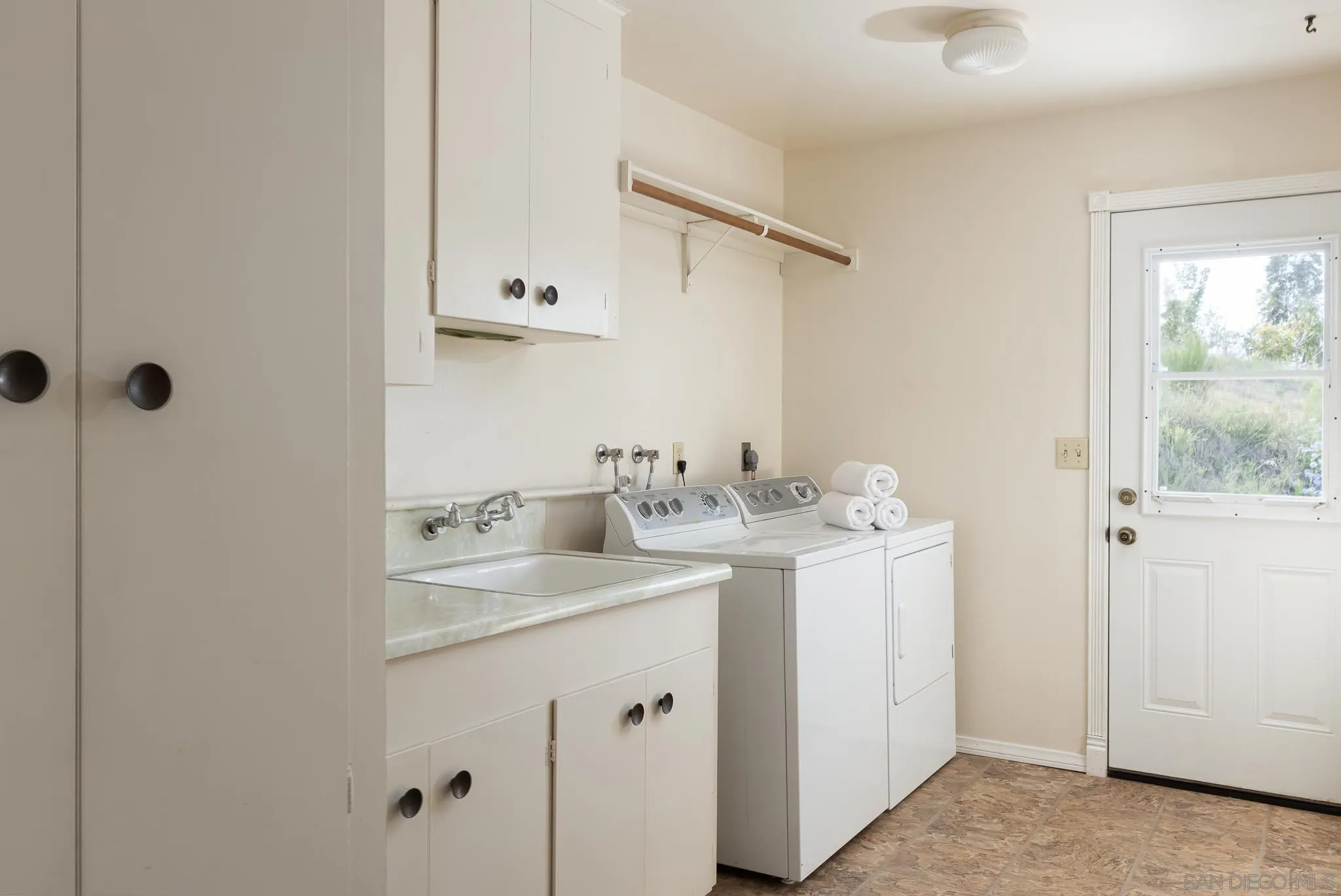 13995 Belvedere Drive Poway, CA 92064 - Photo 19 of 54 a bathroom with a double vanity sink and mirror