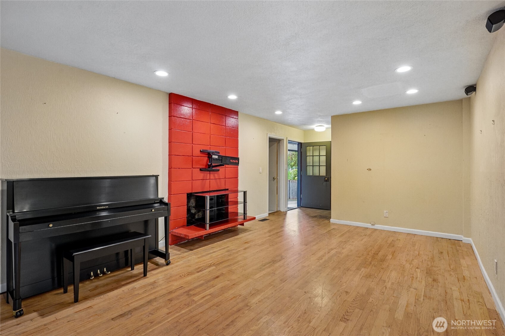 4223 Robin Road West University Place, WA 98466 - Photo 4 of 39 Gallery Image 4
