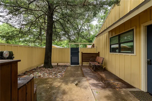 $998,000 | 8695 Clyde Acord Road, Franklin, TX 77856