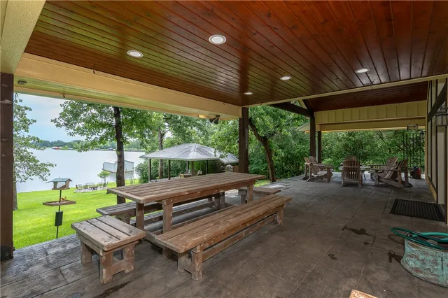 $998,000 | 8695 Clyde Acord Road, Franklin, TX 77856