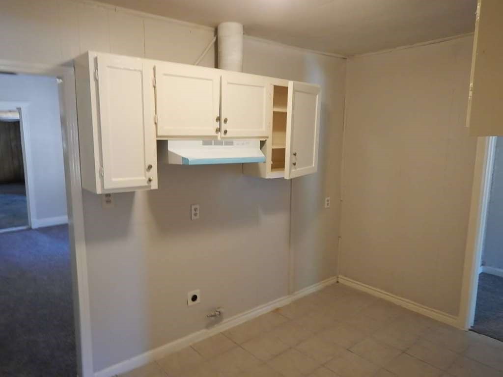 3614 Cosby Street Houston, TX 77021 - Photo 7 of 16 a view of kitchen and wooden floor
