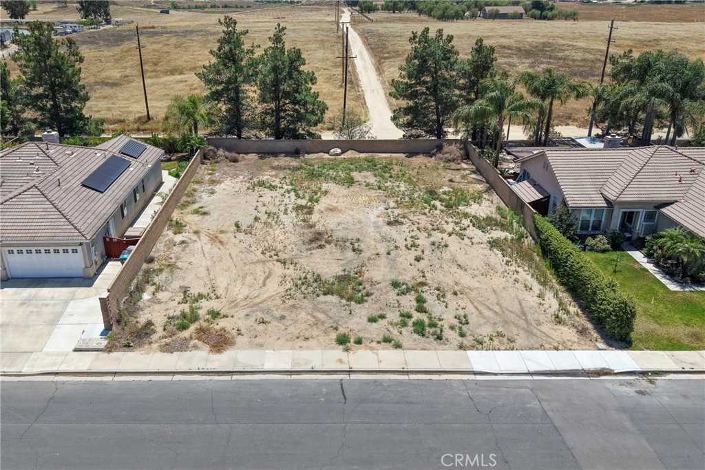 32257 Perigord Road Winchester, CA 92596 - Photo 4 of 19 a view of a yard with plants