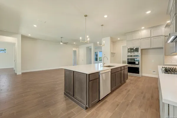 $729,990 | 1124 Portnall Pl Road, Bulverde, TX 78163