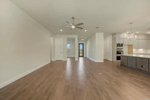 $729,990 | 1124 Portnall Pl Road, Bulverde, TX 78163