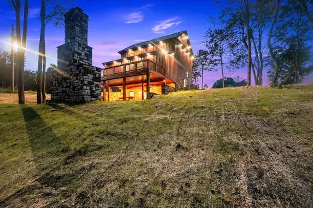 a view of a yard in front of the house