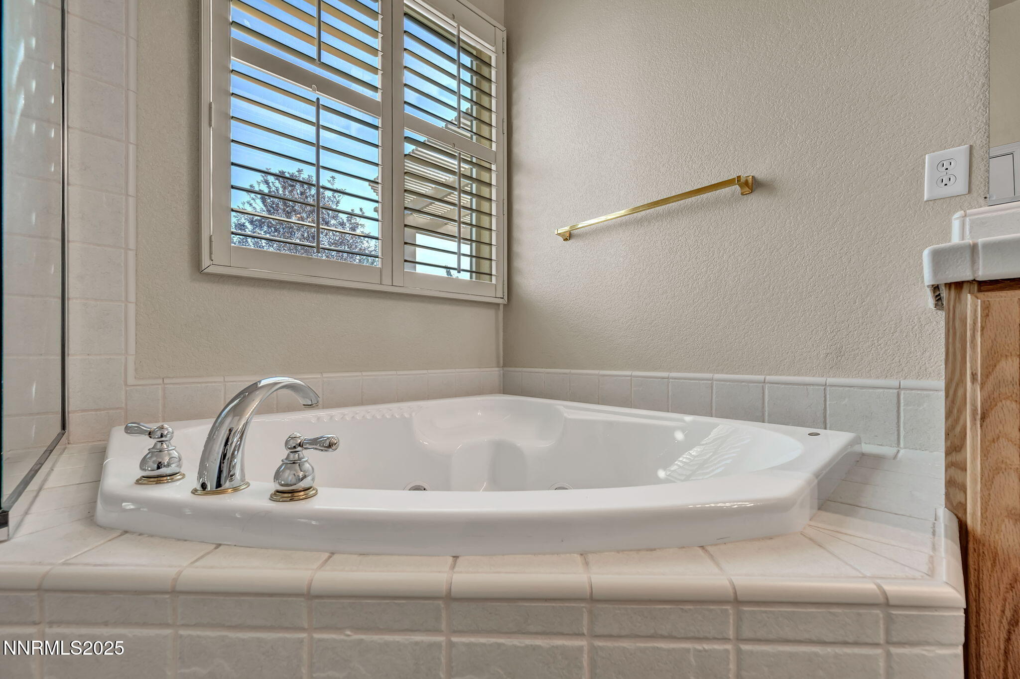 823 Gullane Court Dayton, NV 89403 - Photo 27 of 60 a bath tub sitting next to a window