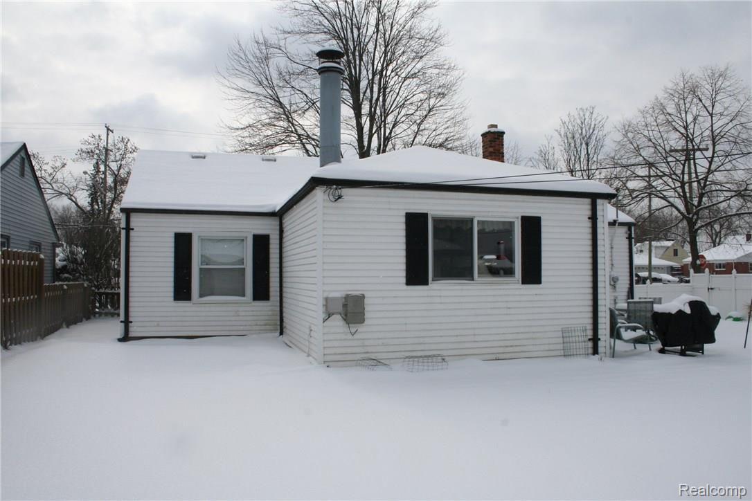 19601 Frazho Road Roseville, MI 48066 - Photo 36 of 40 IMG_3257.JPG