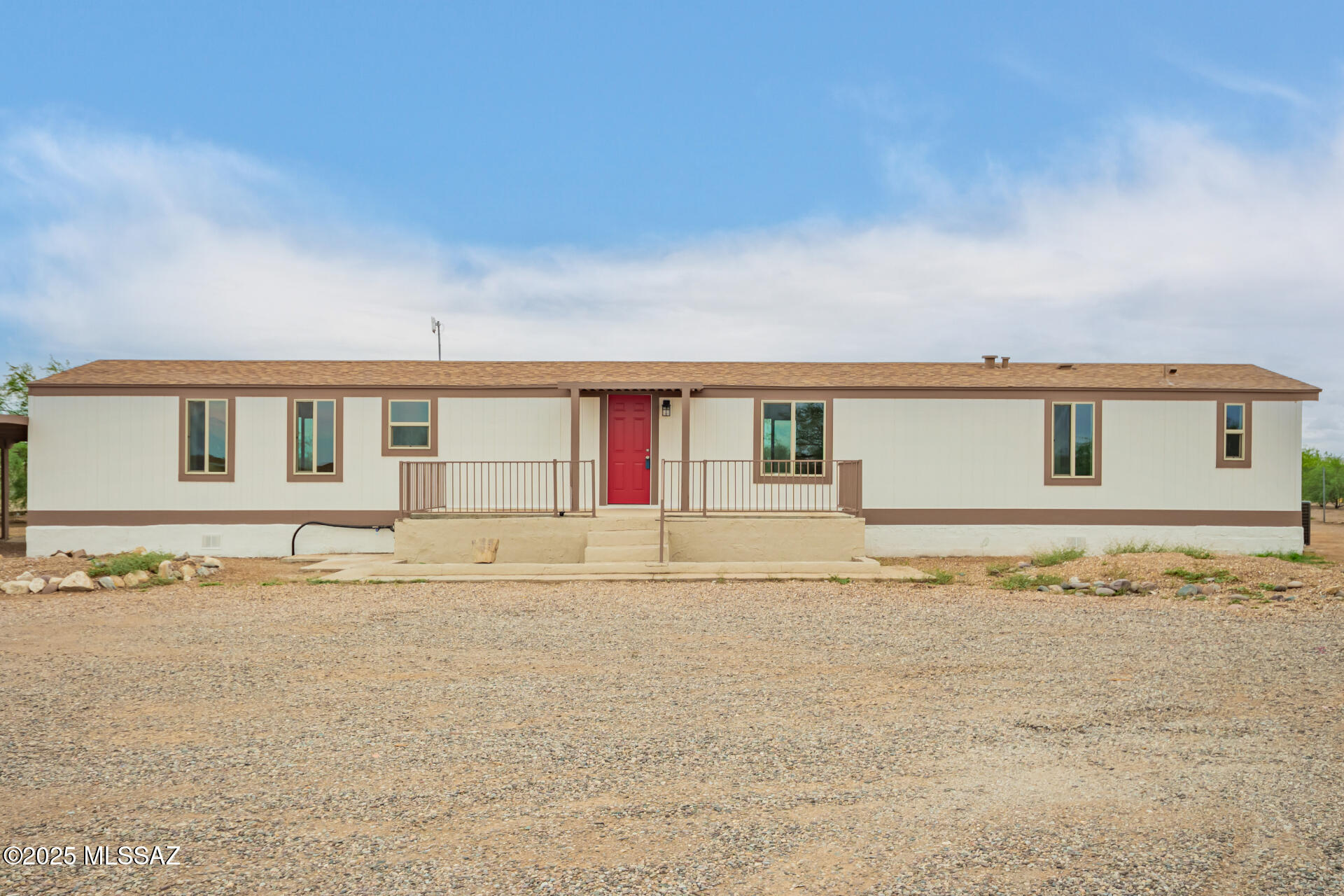 17455 West Oatman Road Marana, AZ 85653 - Photo 4 of 28