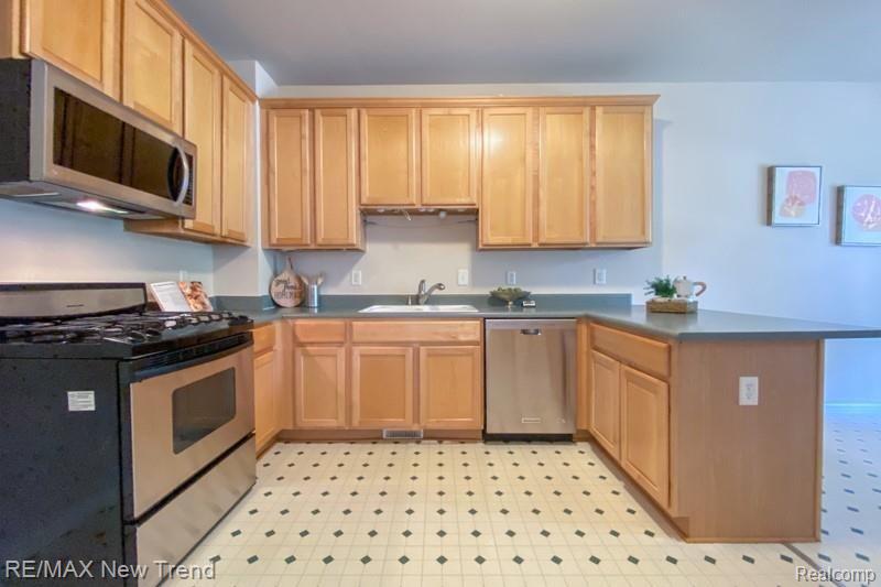41624 Mitchell Road Novi, MI 48377 - Photo 10 of 26