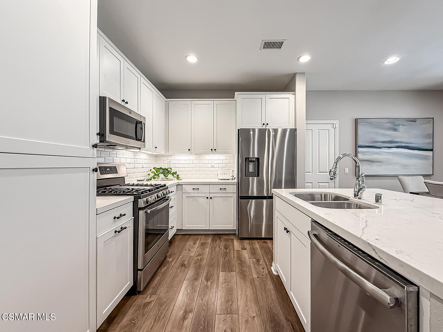 230 Stonegate Road Camarillo, CA 93010 - Photo 10 of 43 bLiving Dining and Kitchen9