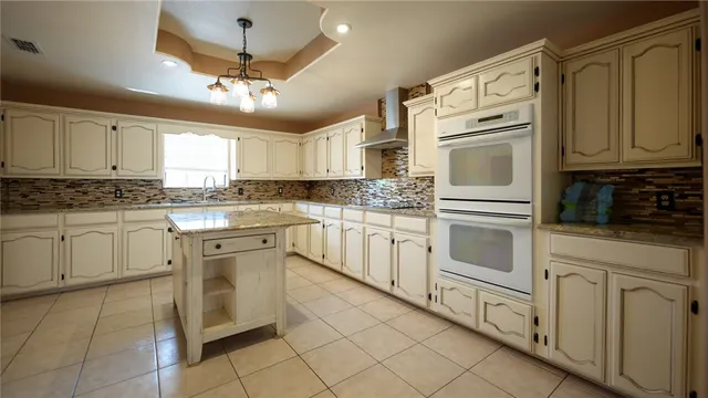 $650,000 | 240 County Road 2112, Alice, TX 78332