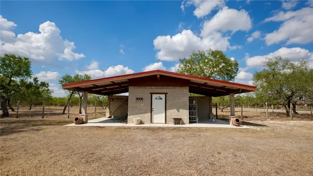 $650,000 | 240 County Road 2112, Alice, TX 78332