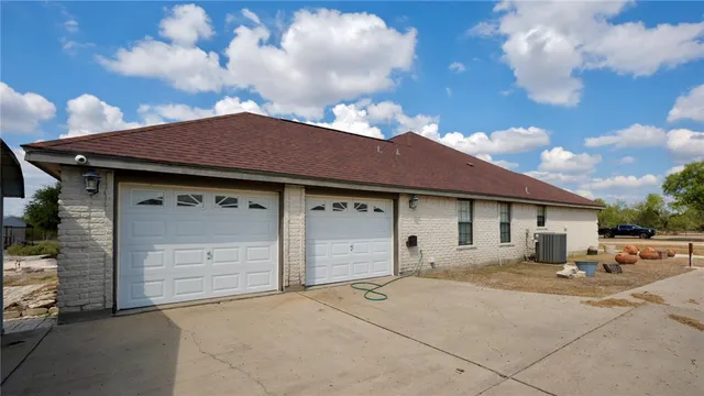 $650,000 | 240 County Road 2112, Alice, TX 78332