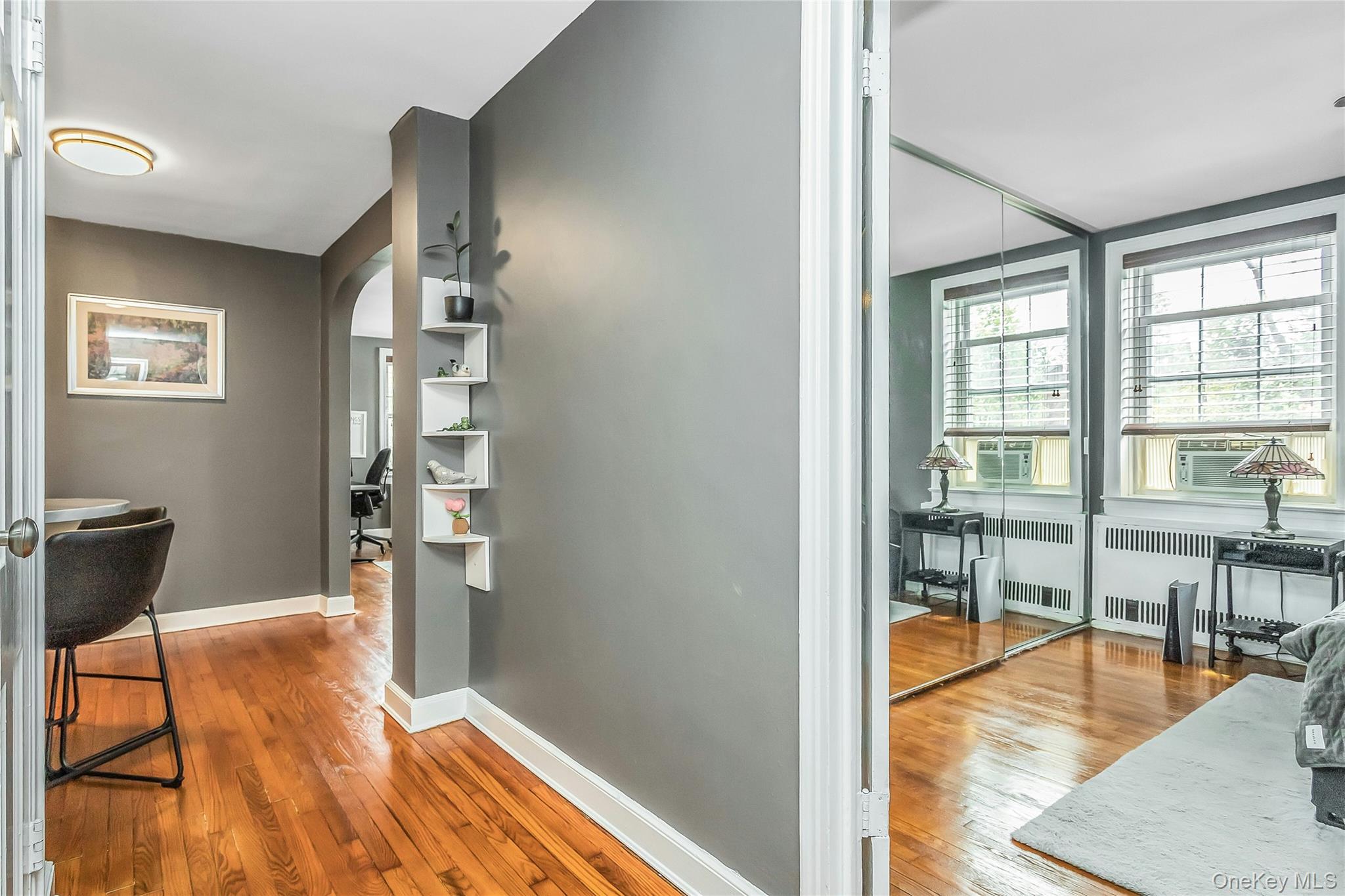 8 Welwyn Road, Unit 2F Great Neck, NY 11021 - Photo 4 of 23 Hall view