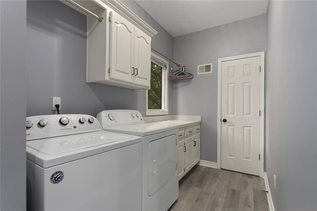 5501 Northeast Oaks Ridge Lane Lee's Summit, MO 64064 - Photo 17 of 44