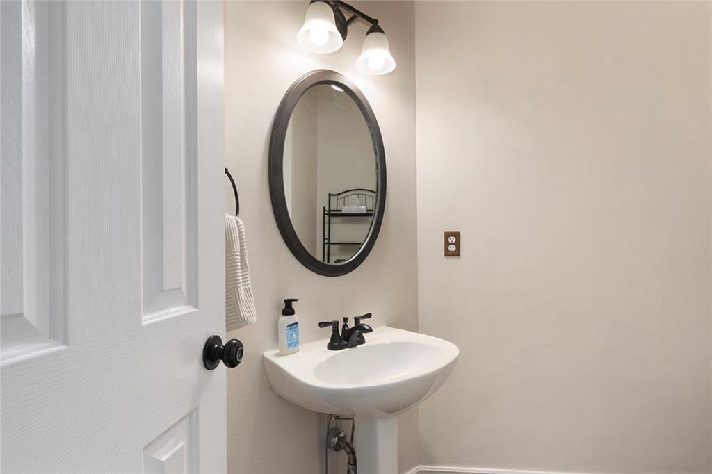 5501 Northeast Oaks Ridge Lane Lee's Summit, MO 64064 - Photo 19 of 44