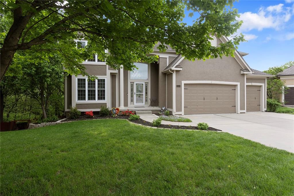5501 Northeast Oaks Ridge Lane Lee's Summit, MO 64064 - Photo 2 of 44