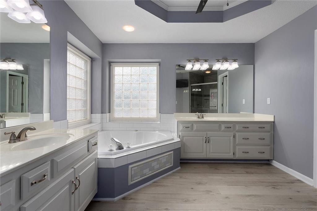 5501 Northeast Oaks Ridge Lane Lee's Summit, MO 64064 - Photo 22 of 44