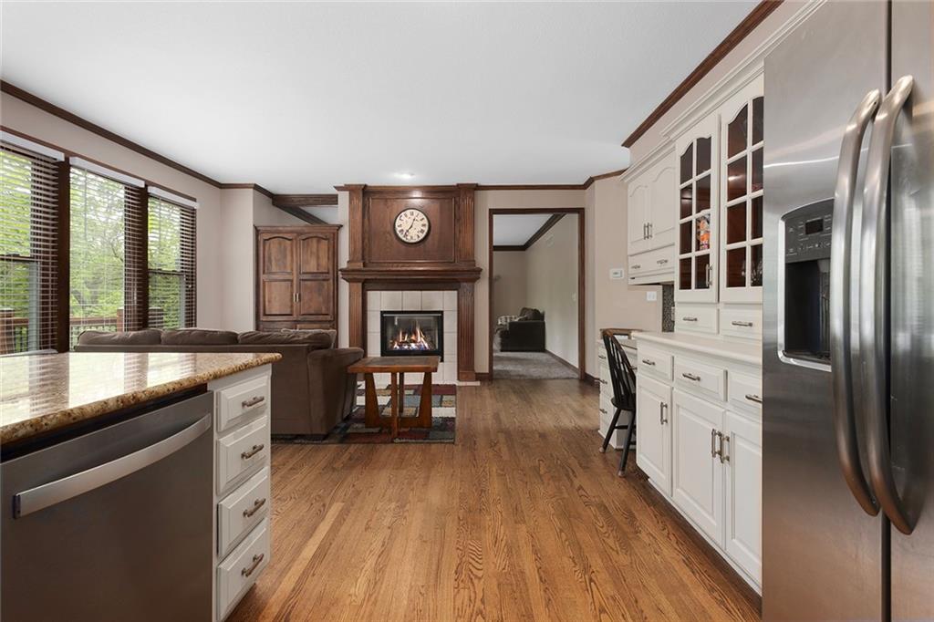 5501 Northeast Oaks Ridge Lane Lee's Summit, MO 64064 - Photo 10 of 44
