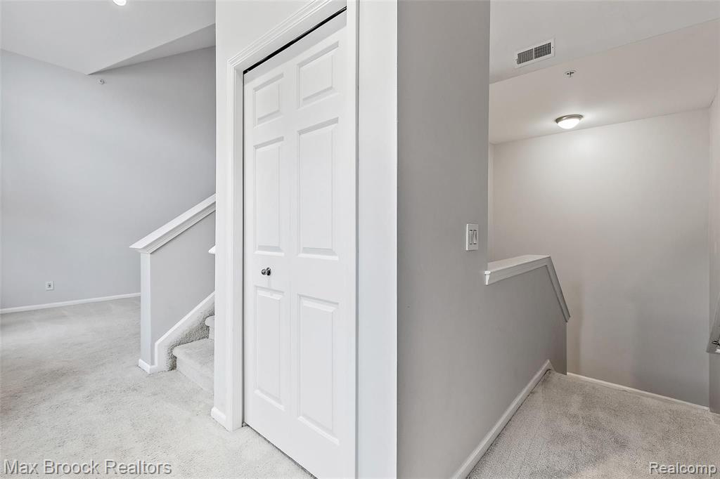 1410 Raliegh Place Troy, MI 48084 - Photo 8 of 32