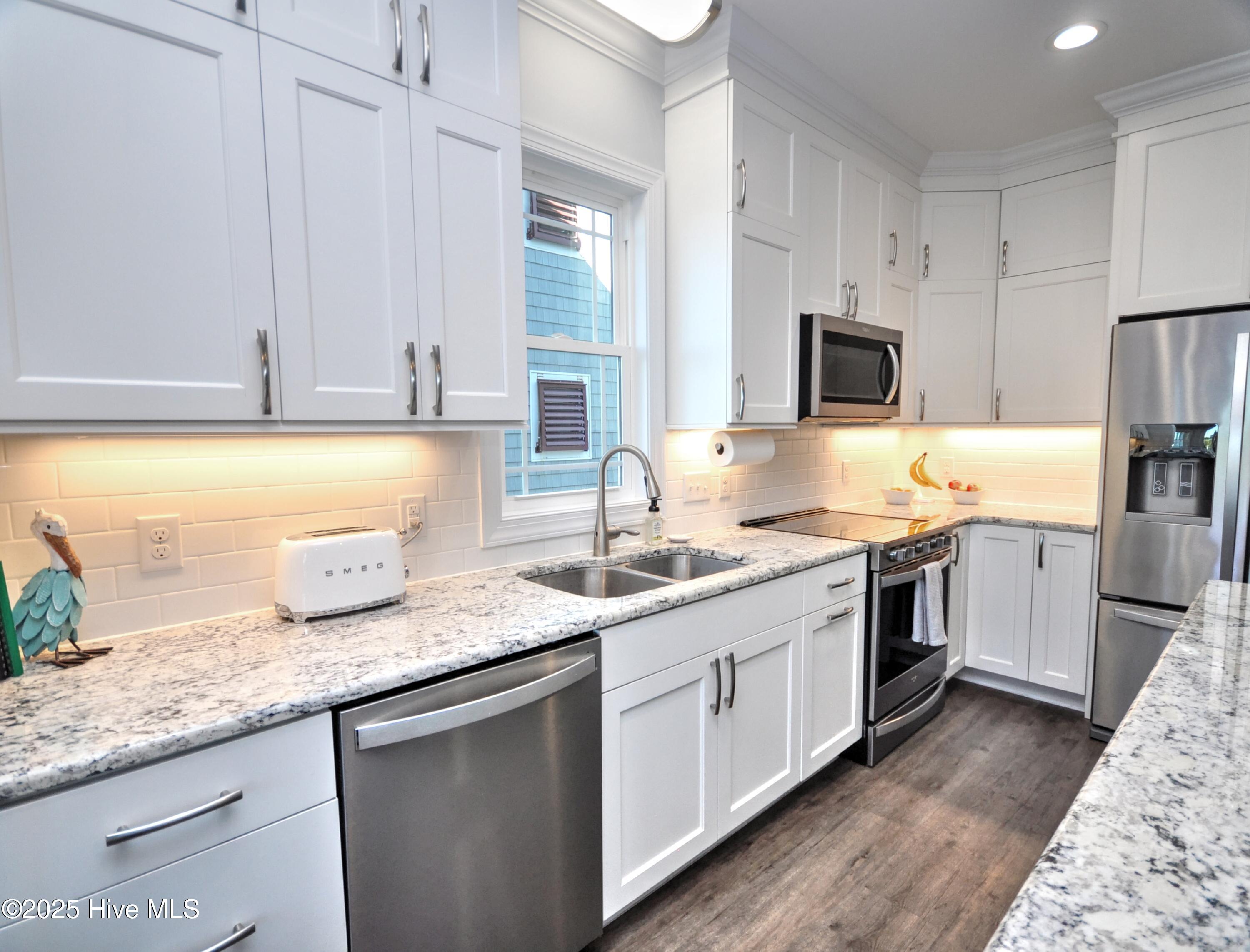 13 Scotland Street Ocean Isle Beach, NC 28469 - Photo 12 of 39 Kitchen5