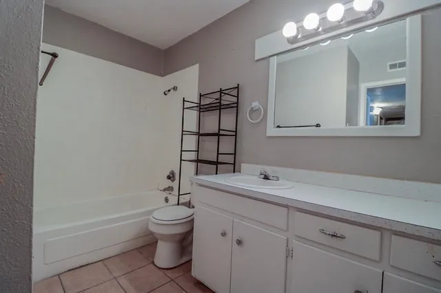 $830 | 1710 Elkhart Avenue, Unit C, Lubbock, TX 79416