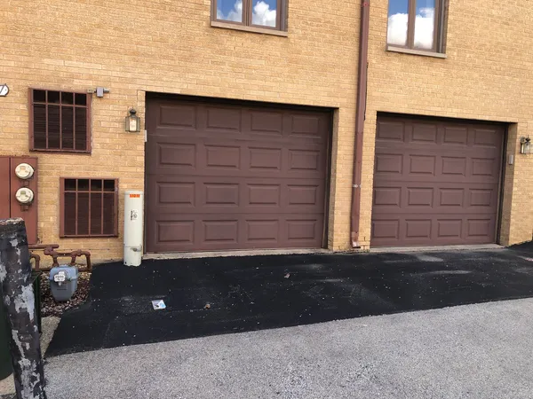 $239,900 | 11277 South Roberts Road, Unit E, Palos Hills, IL 60465