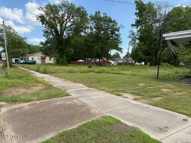 $35,000 | 1201-7 Strong Avenue, Greenwood, MS 38930