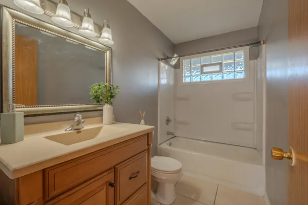 $289,900 | 101 Edgehill Drive, Bolingbrook, IL 60440