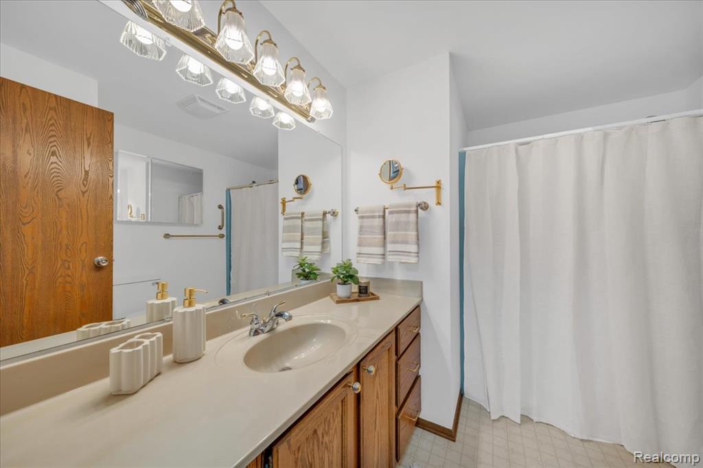 955 Woodlane Drive, Unit 9 Rochester Hills, MI 48307 - Photo 19 of 41