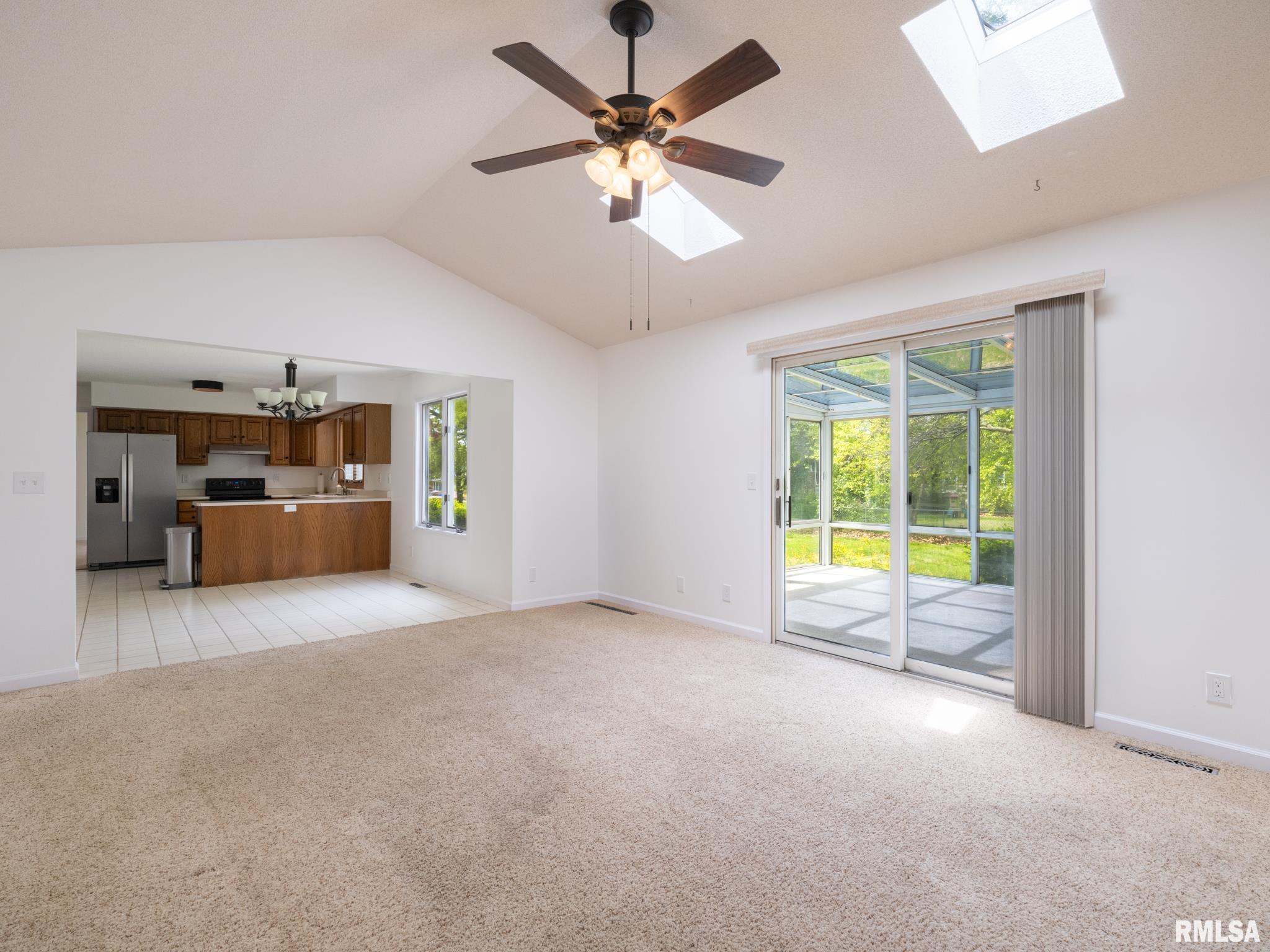 6607 North Camelot Road Peoria, IL 61615 - Photo 5 of 75
