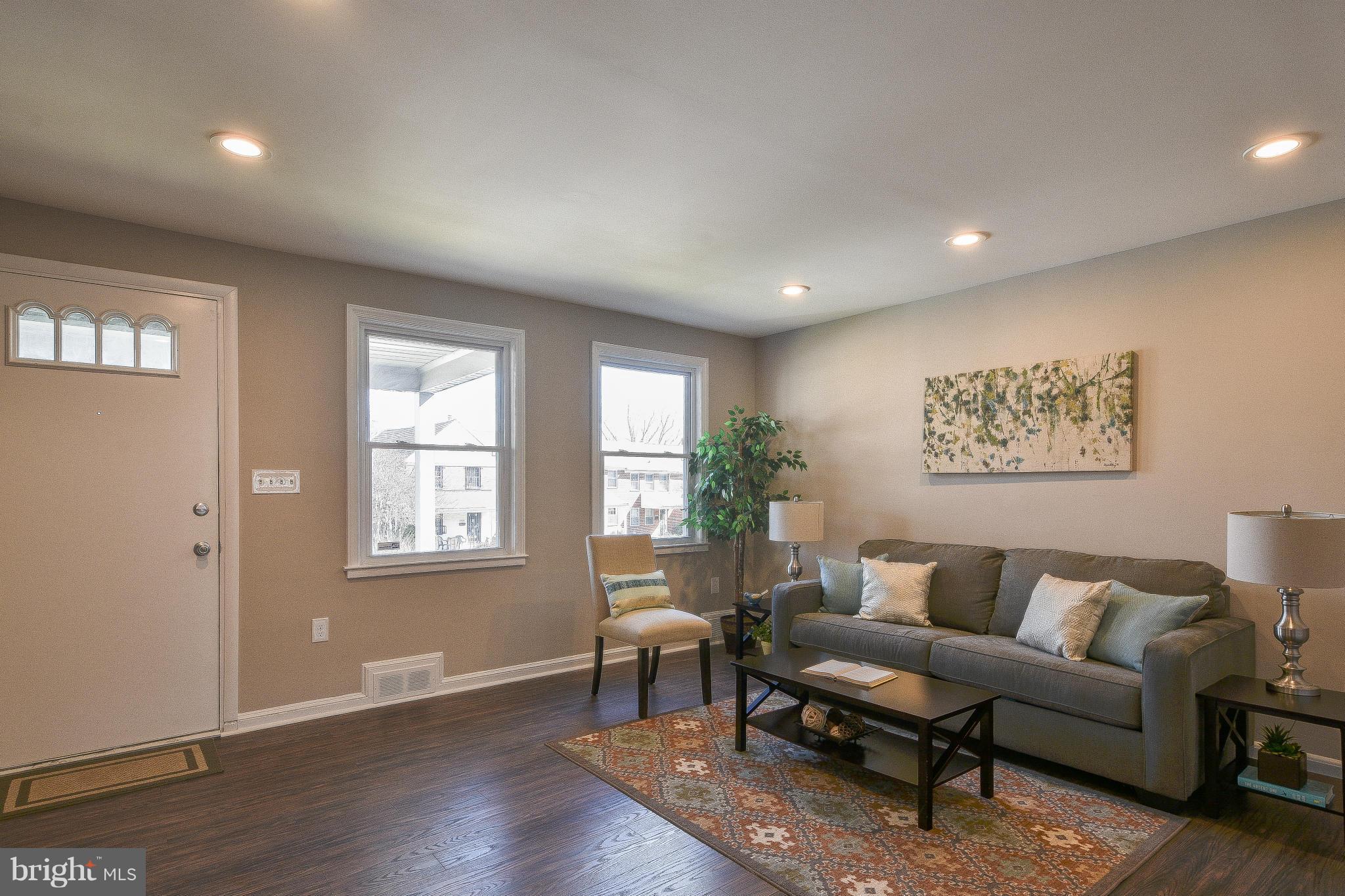 1613 Ramblewood Road Baltimore, MD 21239 - Photo 2 of 28 Living Room