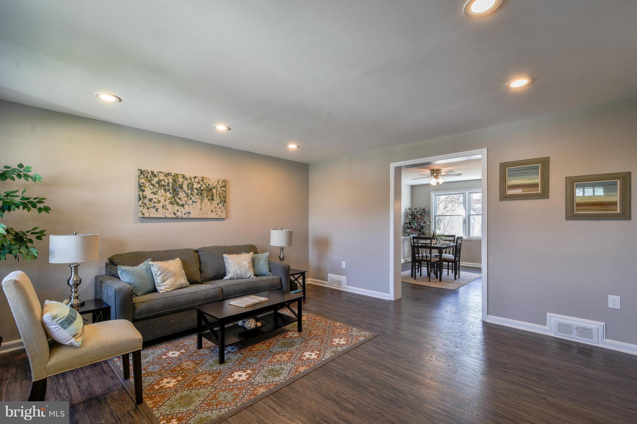 1613 Ramblewood Road Baltimore, MD 21239 - Photo 3 of 28 Living Room
