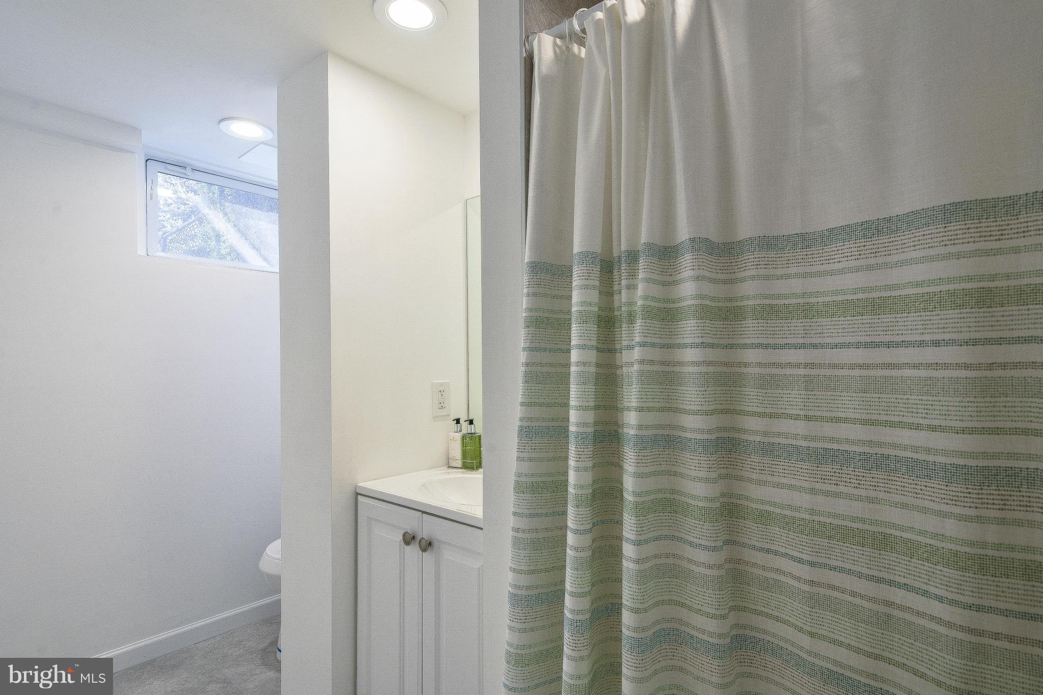 1613 Ramblewood Road Baltimore, MD 21239 - Photo 25 of 28 Bath