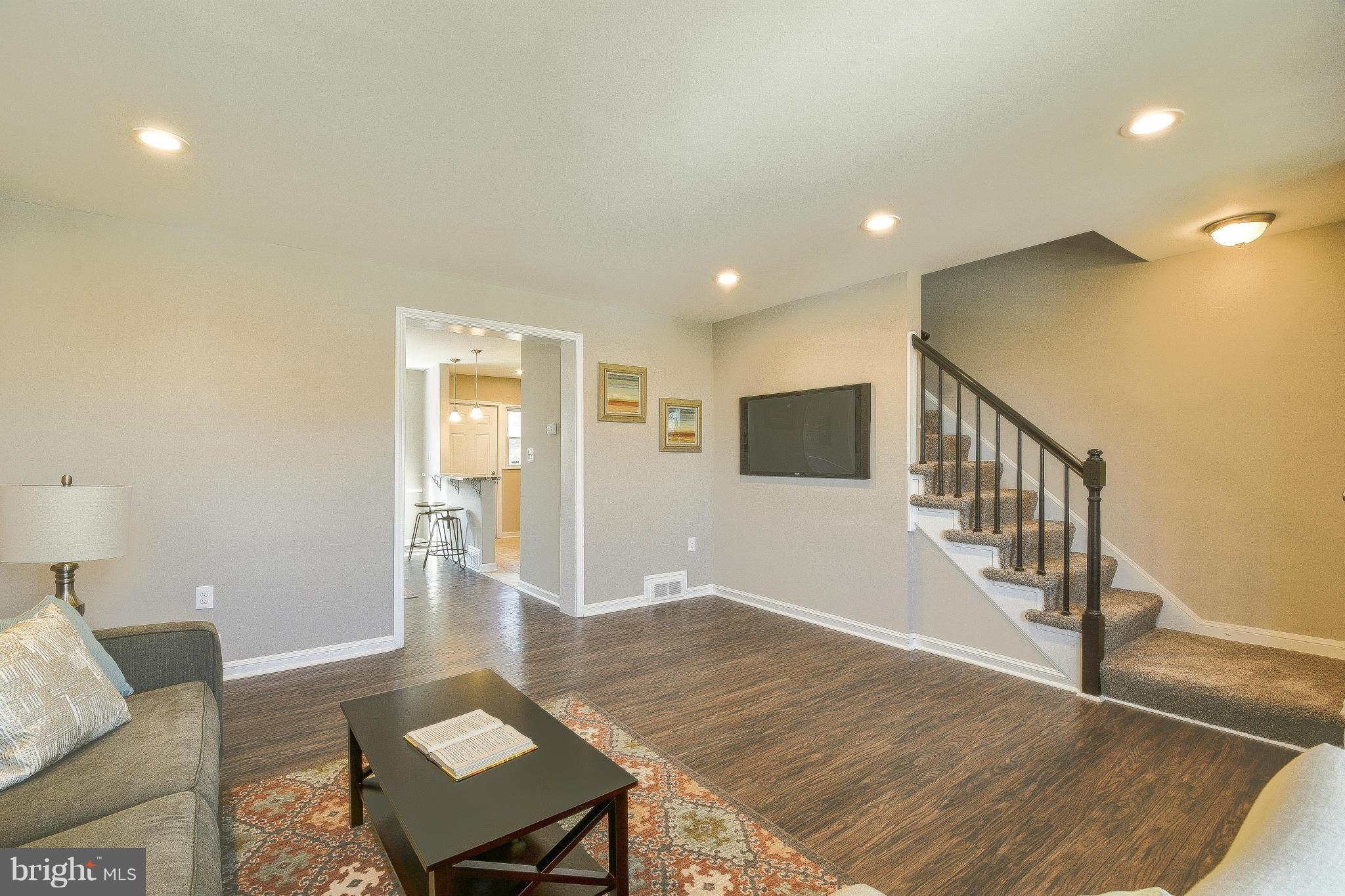 1613 Ramblewood Road Baltimore, MD 21239 - Photo 4 of 28 Living Room