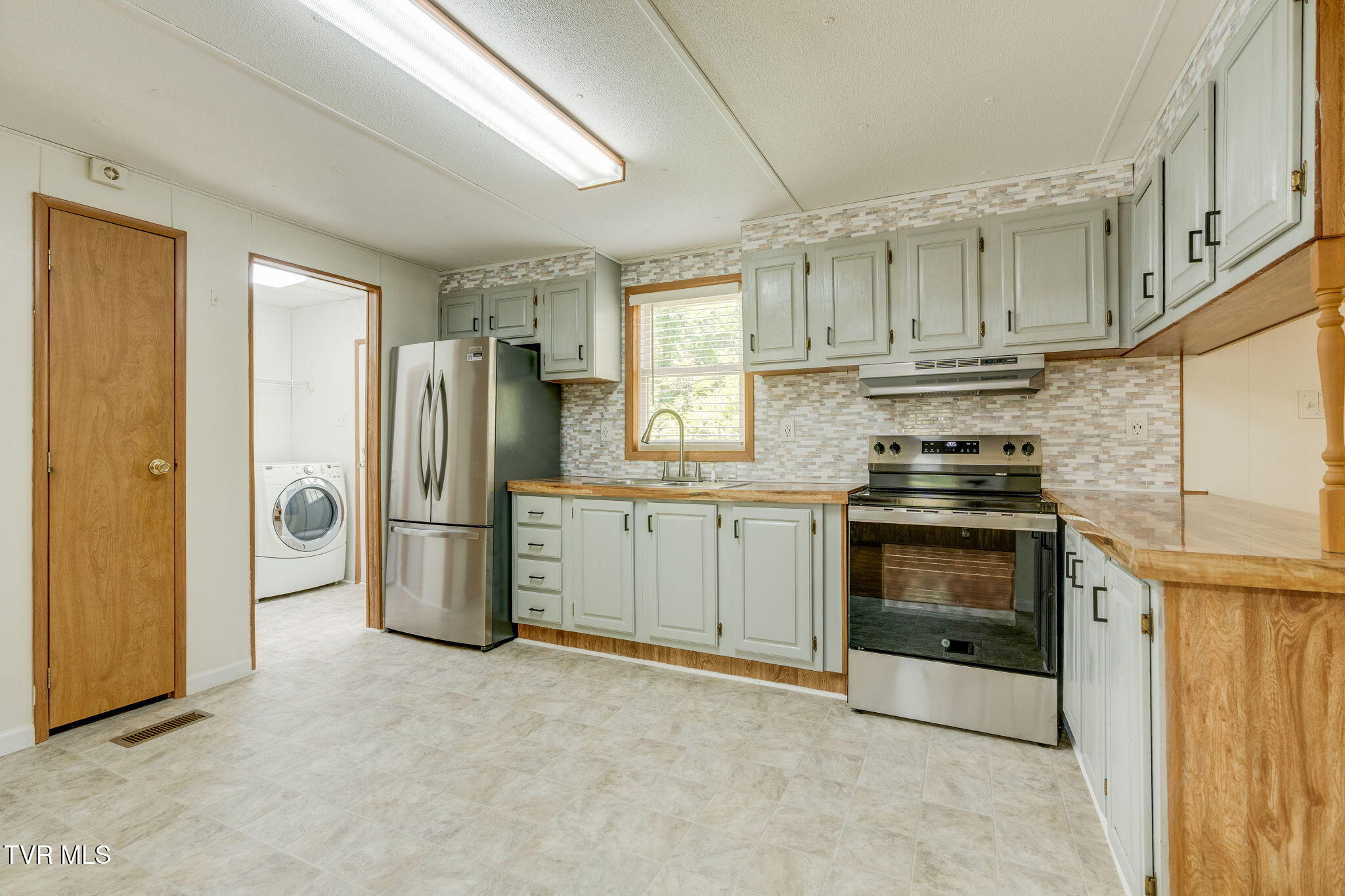 1447 Clawson Road Jonesville, VA 24263 - Photo 9 of 43 008