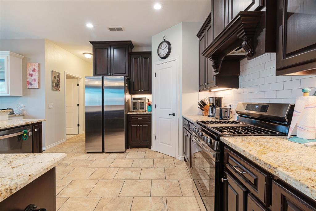 305 County Road Blossom, TX 75416 - Photo 11 of 34