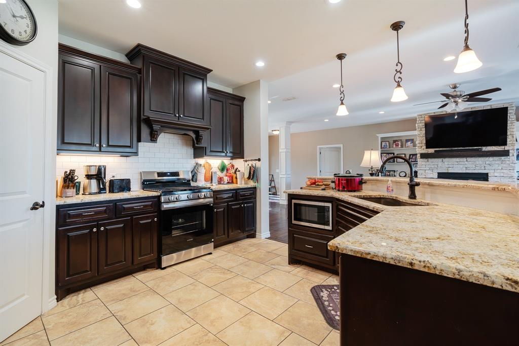 305 County Road Blossom, TX 75416 - Photo 12 of 34