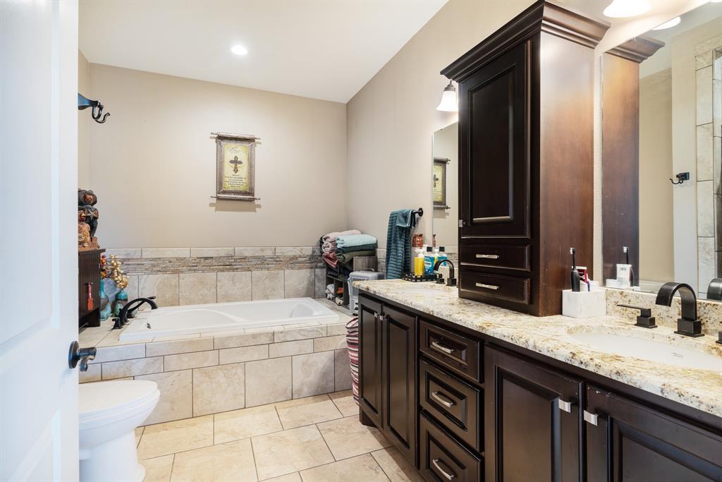 305 County Road Blossom, TX 75416 - Photo 14 of 34