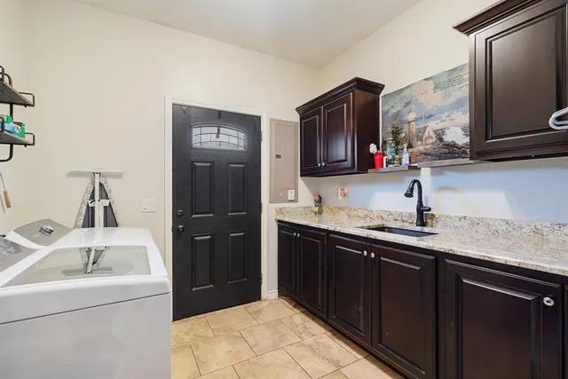 $428,000 | 305 County Road, Blossom, TX 75416