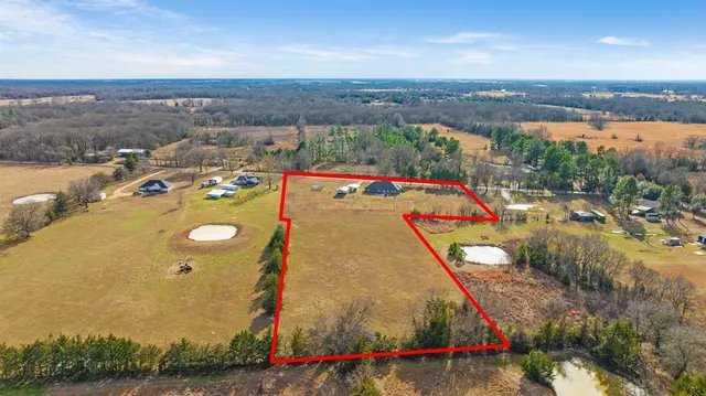 $428,000 | 305 County Road, Blossom, TX 75416