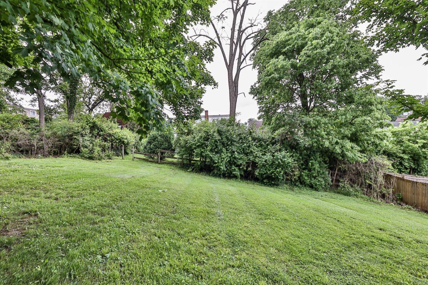 1216 Anderson Ferry Road Cincinnati, OH 45238 - Photo 27 of 33