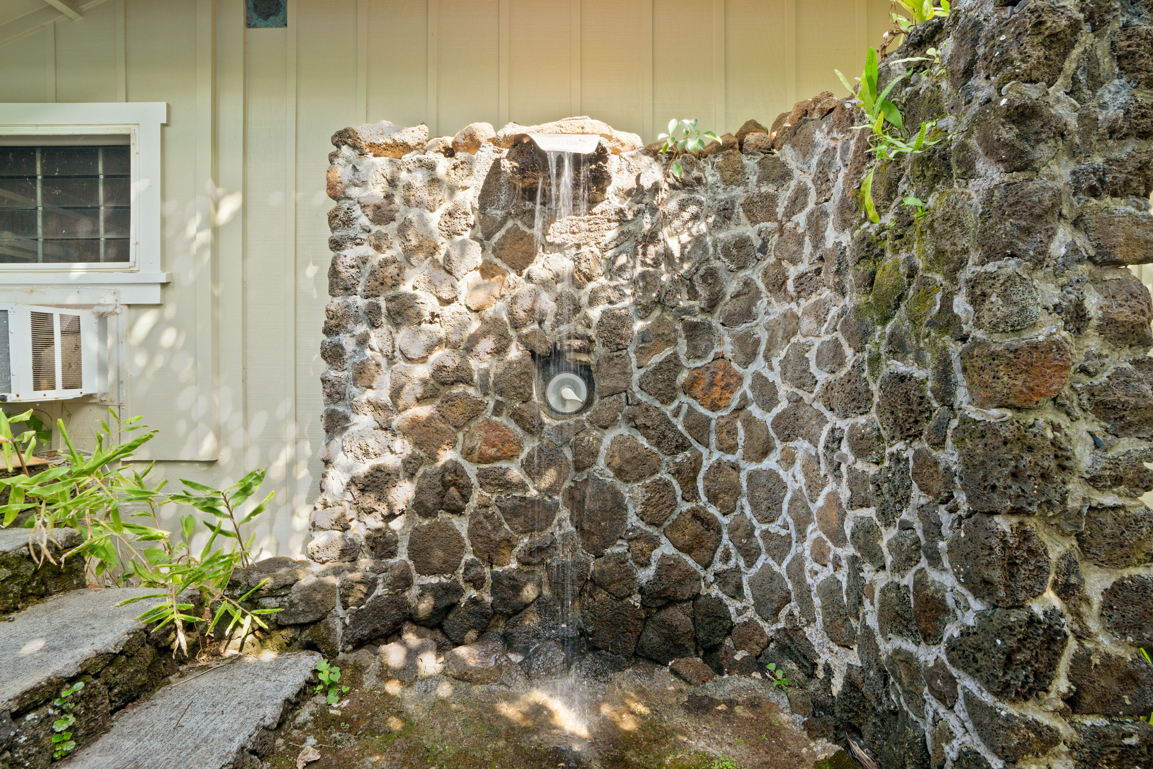 5225 Ua Road Kapaa, HI 96746 - Photo 23 of 30 a view of a bathroom