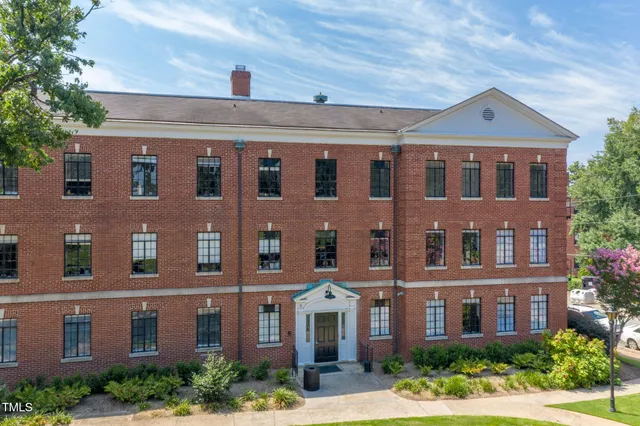 $1,810 | 817 Hillsborough Street, Unit 2A, Raleigh, NC 27603